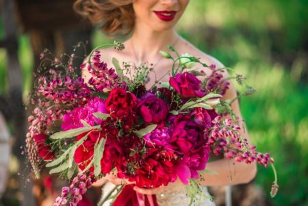 Modern Bouquet with red and pink flowers